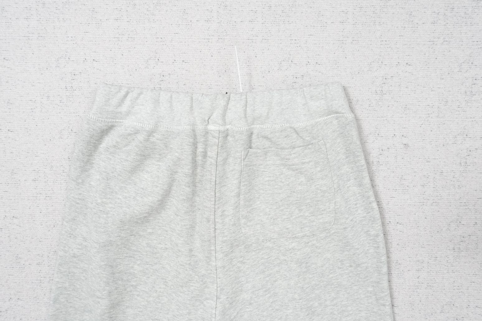 L - SWEATPANTS