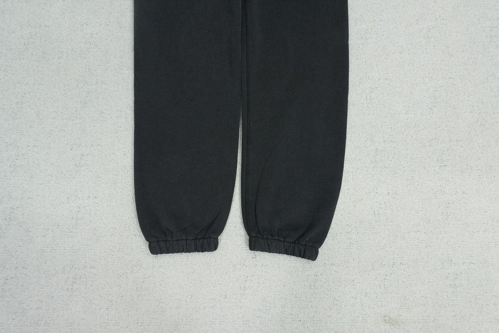 S - SWEATPANTS