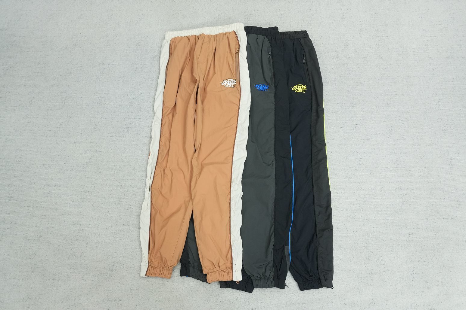 S - SWEATPANTS