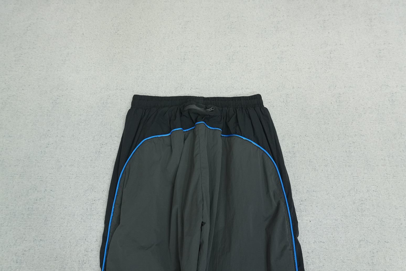S - SWEATPANTS