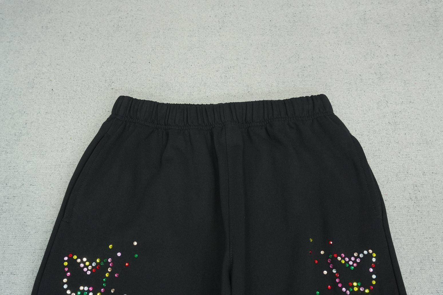 B - SWEATPANTS