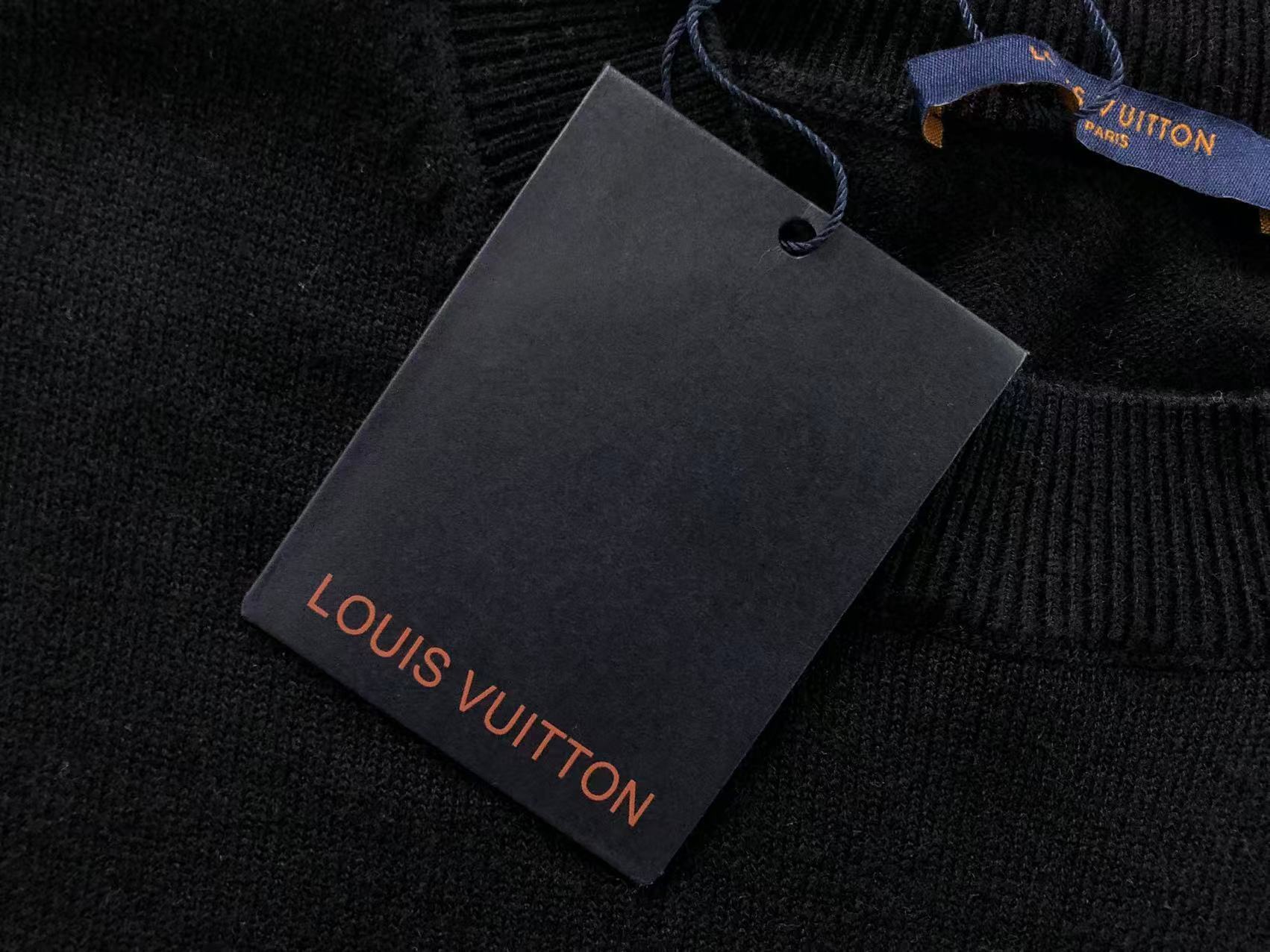 L - SWEATER