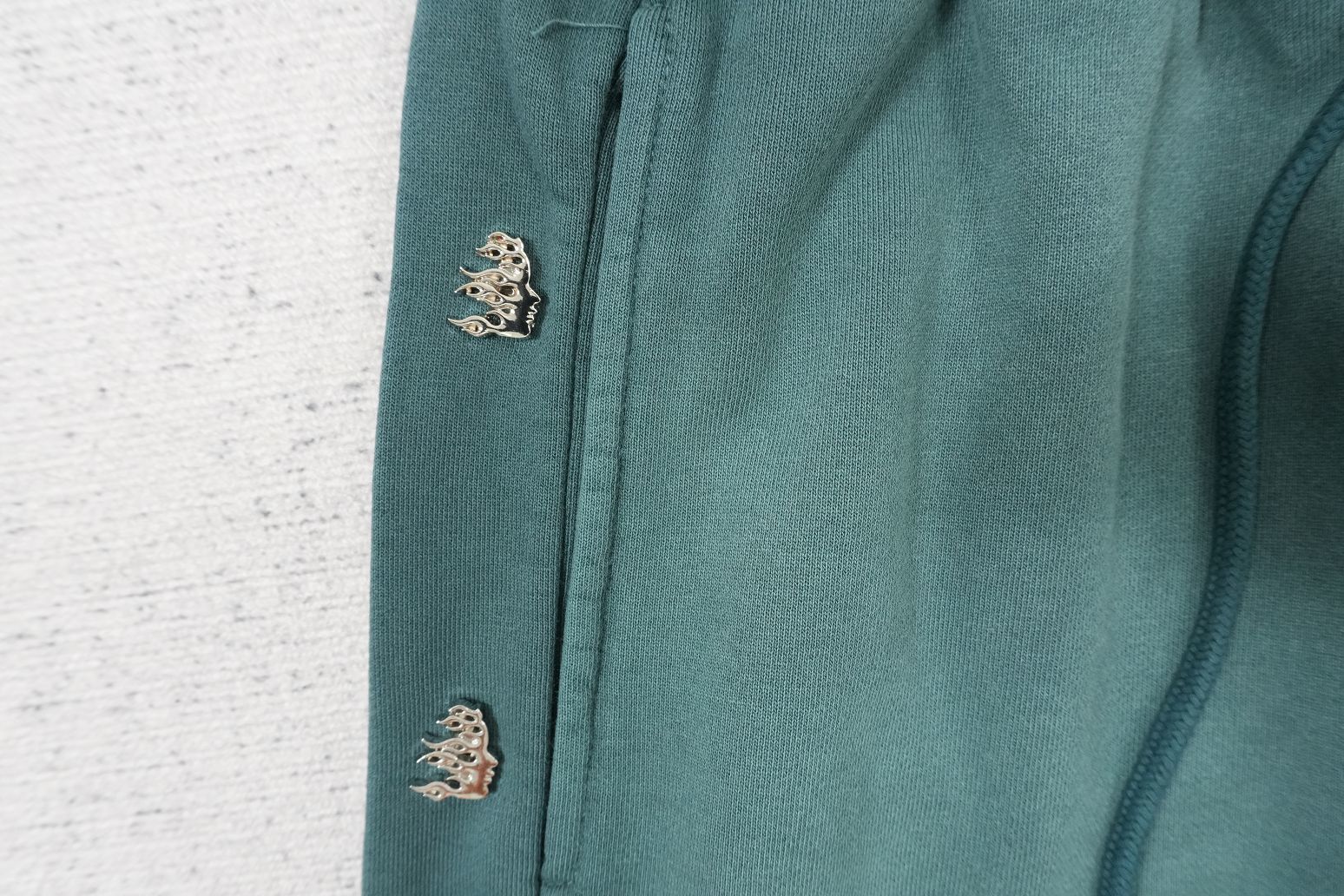 H - SWEATPANTS