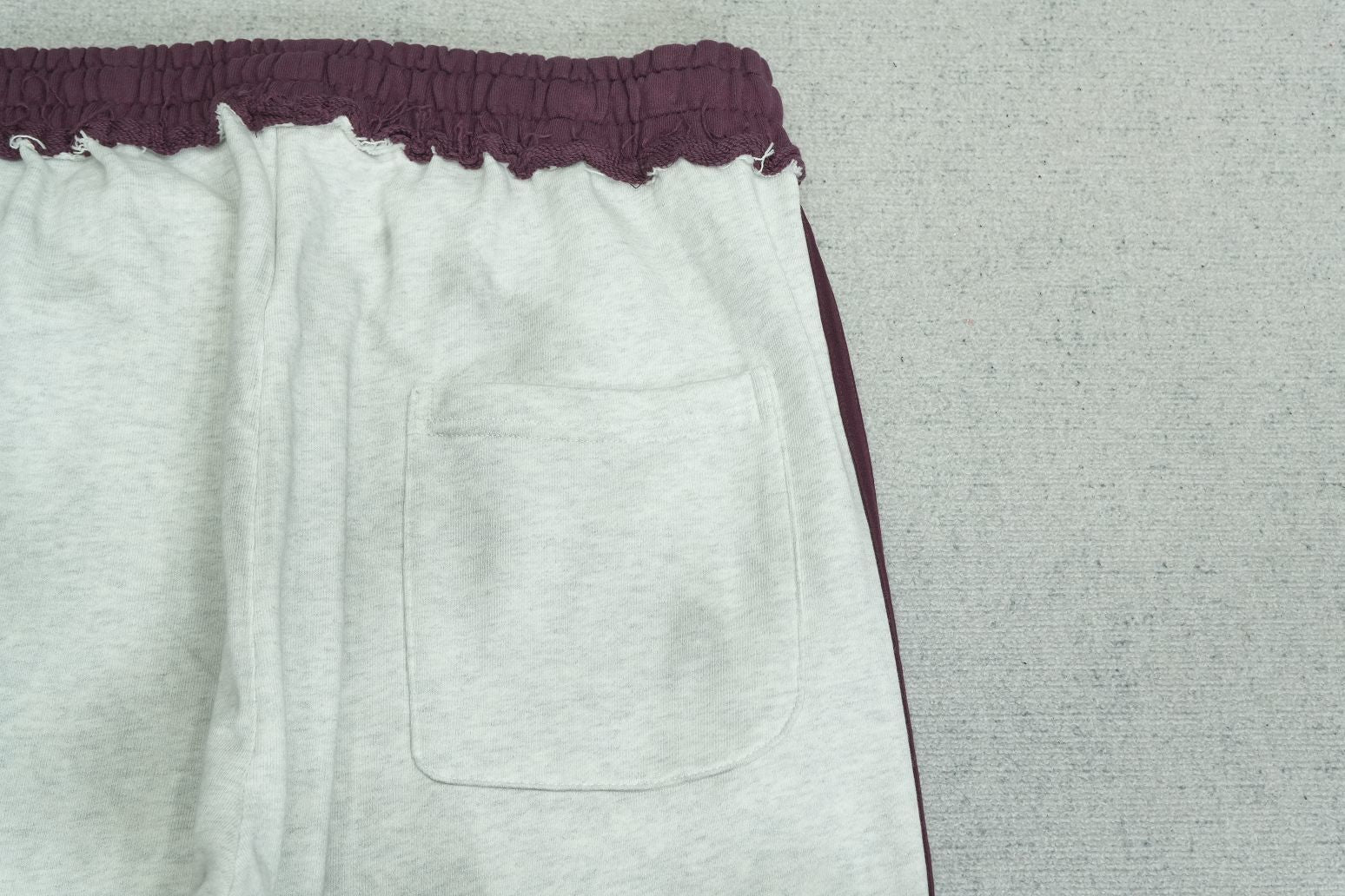 V - SWEATPANTS