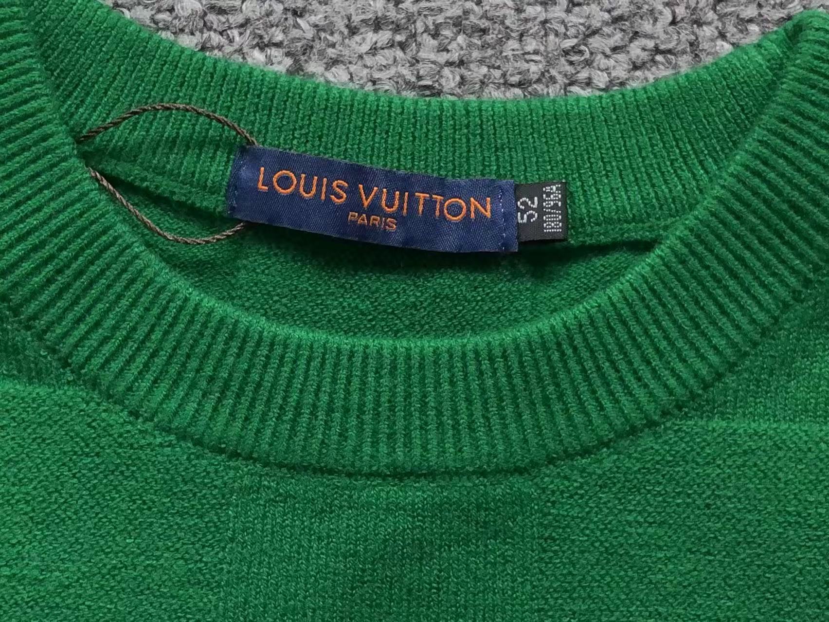 L - SWEATER
