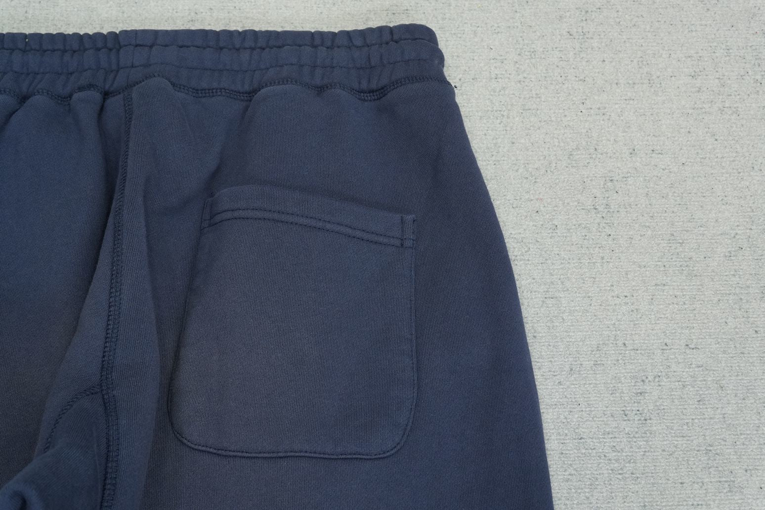 S - SWEATPANTS