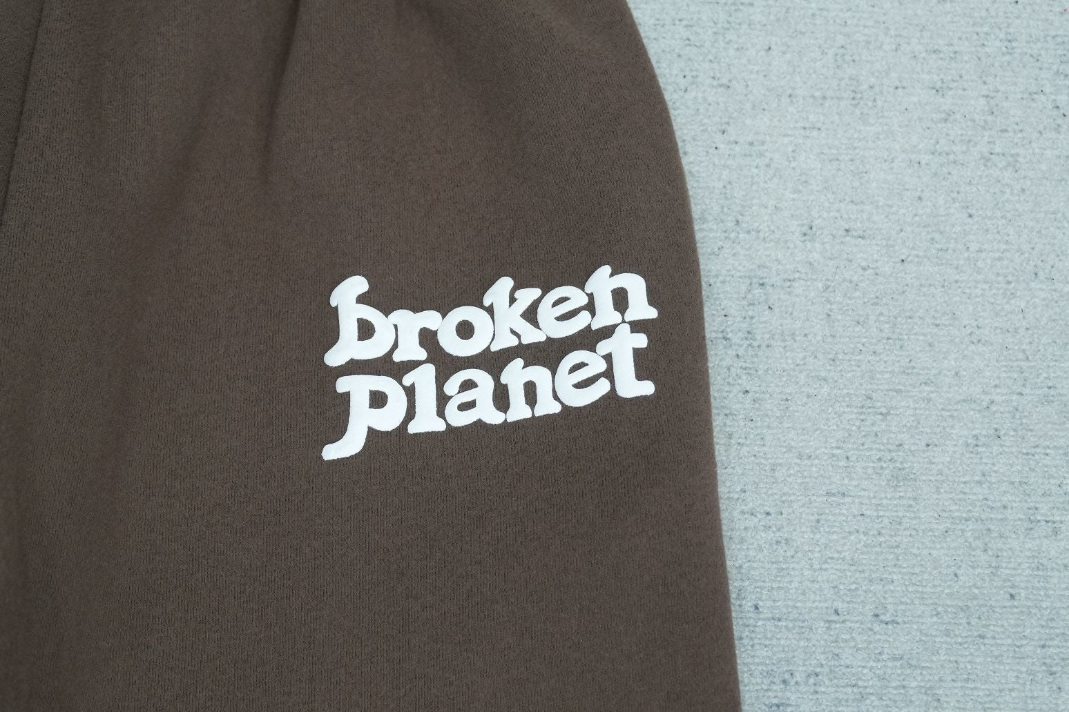B - SWEATPANTS