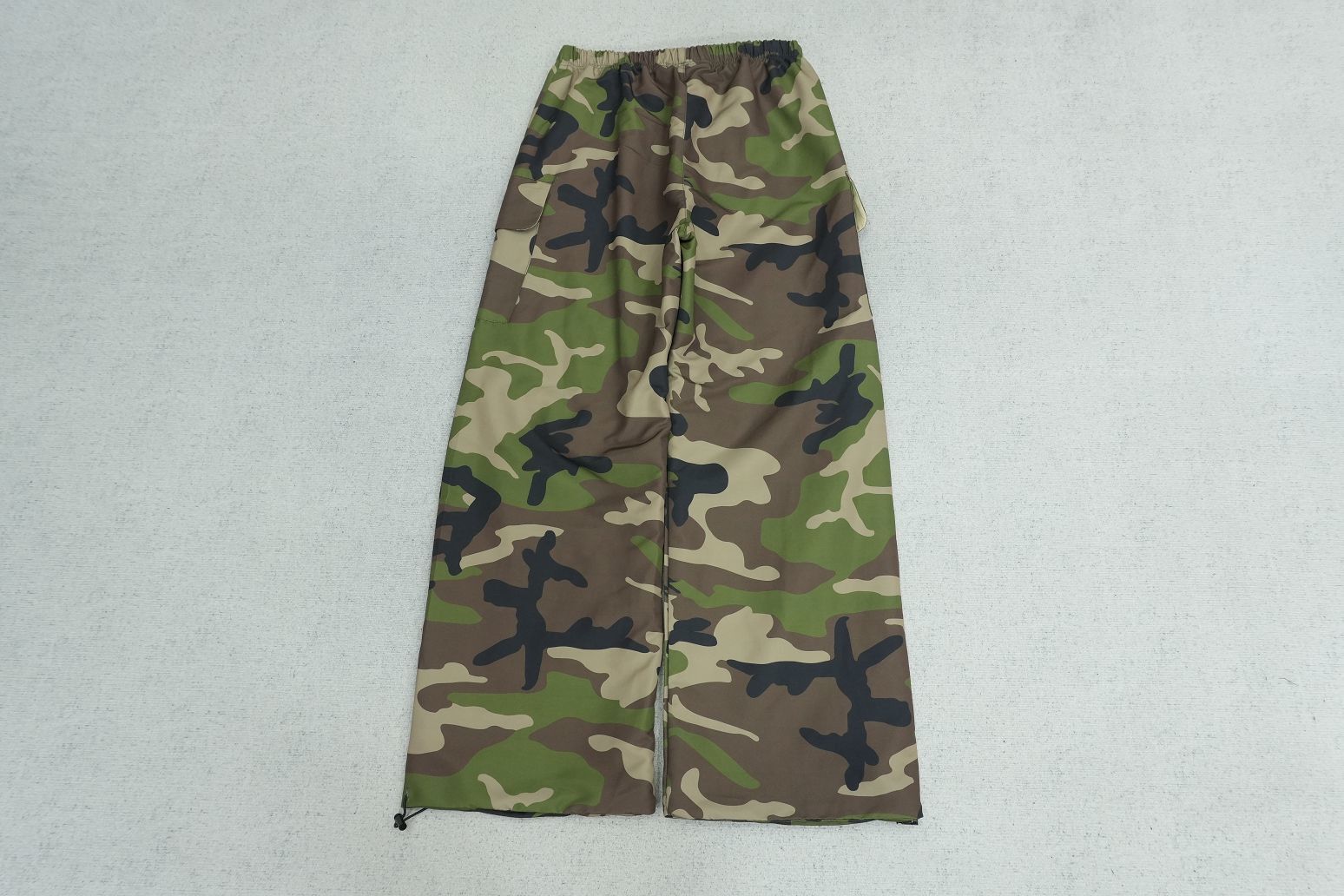 F - SWEATPANTS