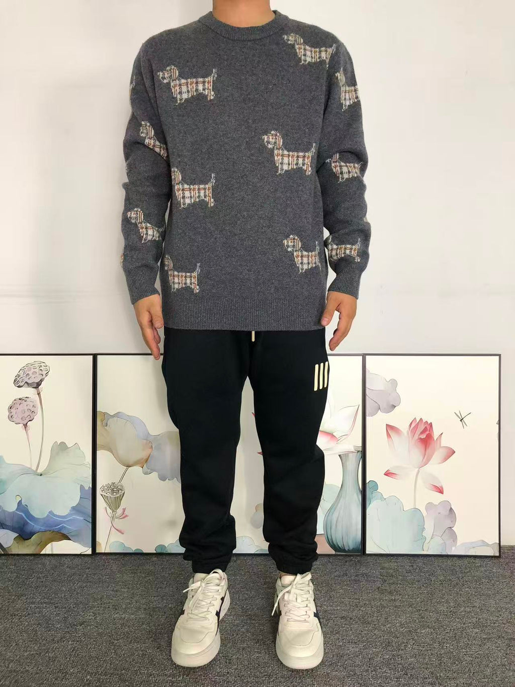 T - SWEATER