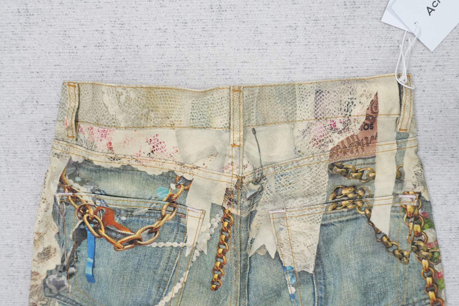 A - JEANS