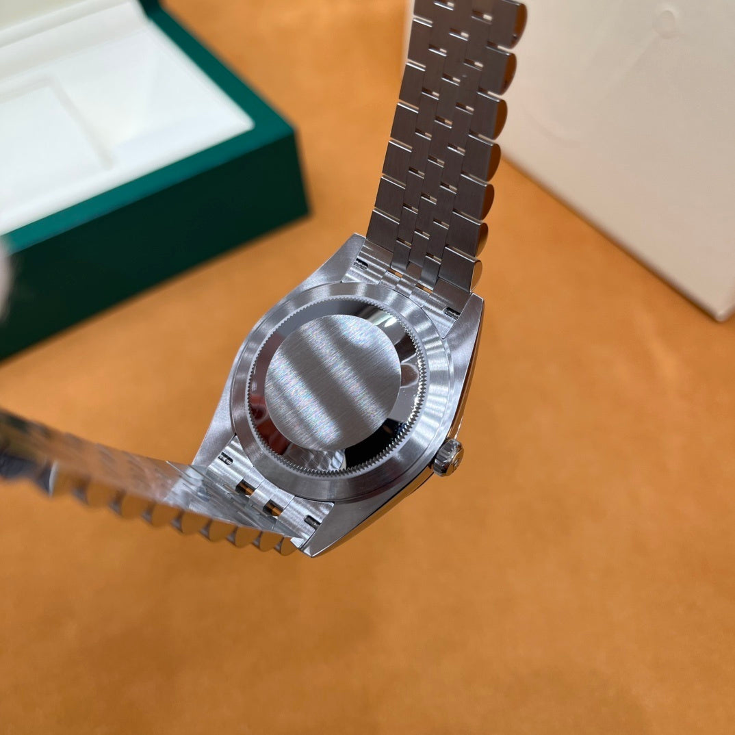 M - Watch