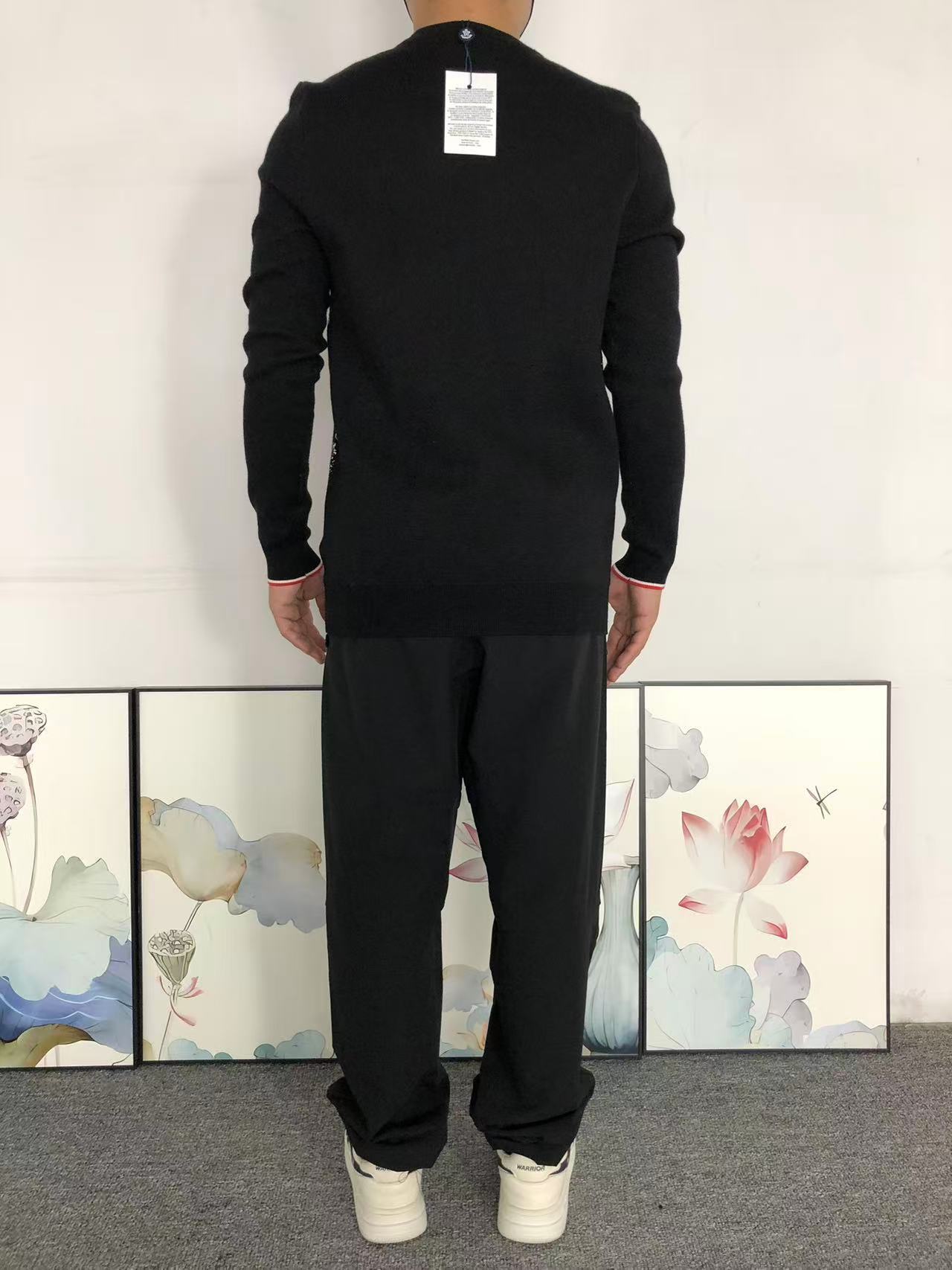 M - SWEATER