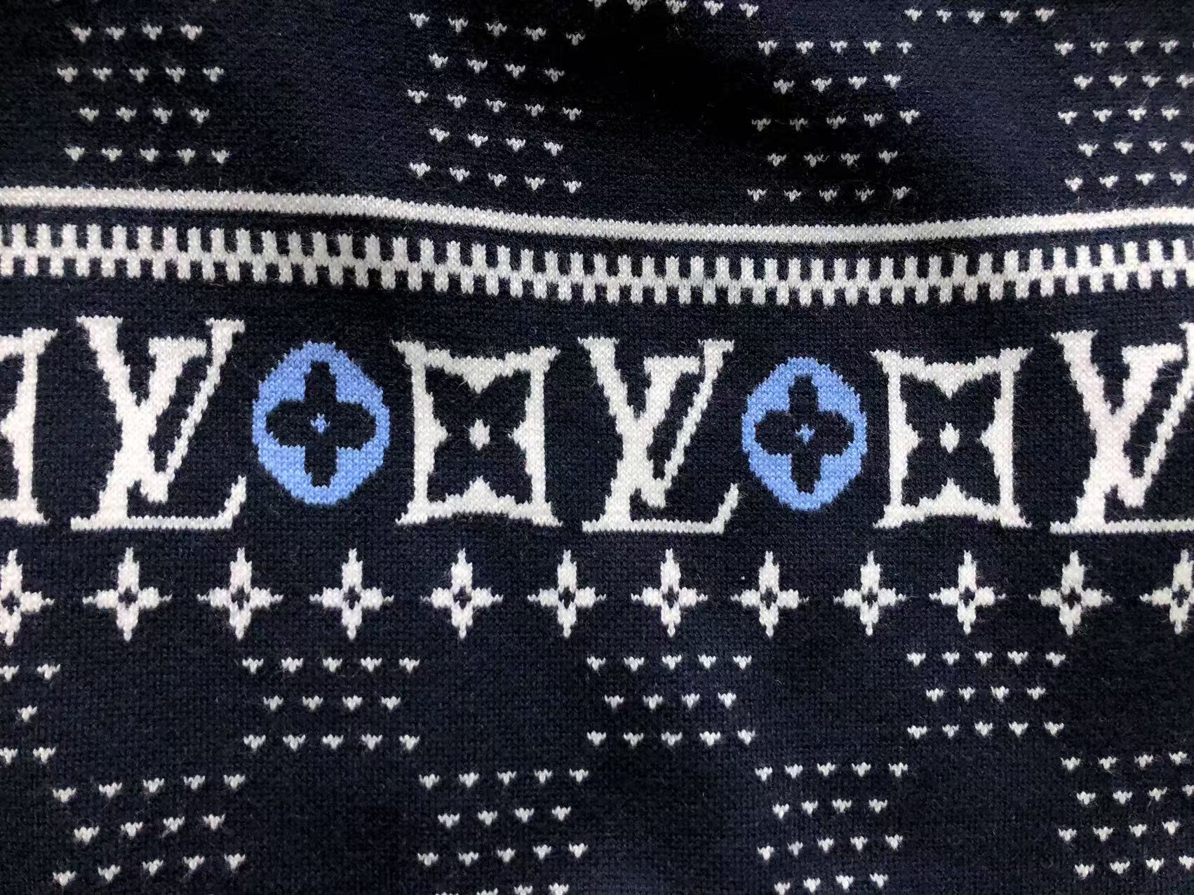 L - SWEATER