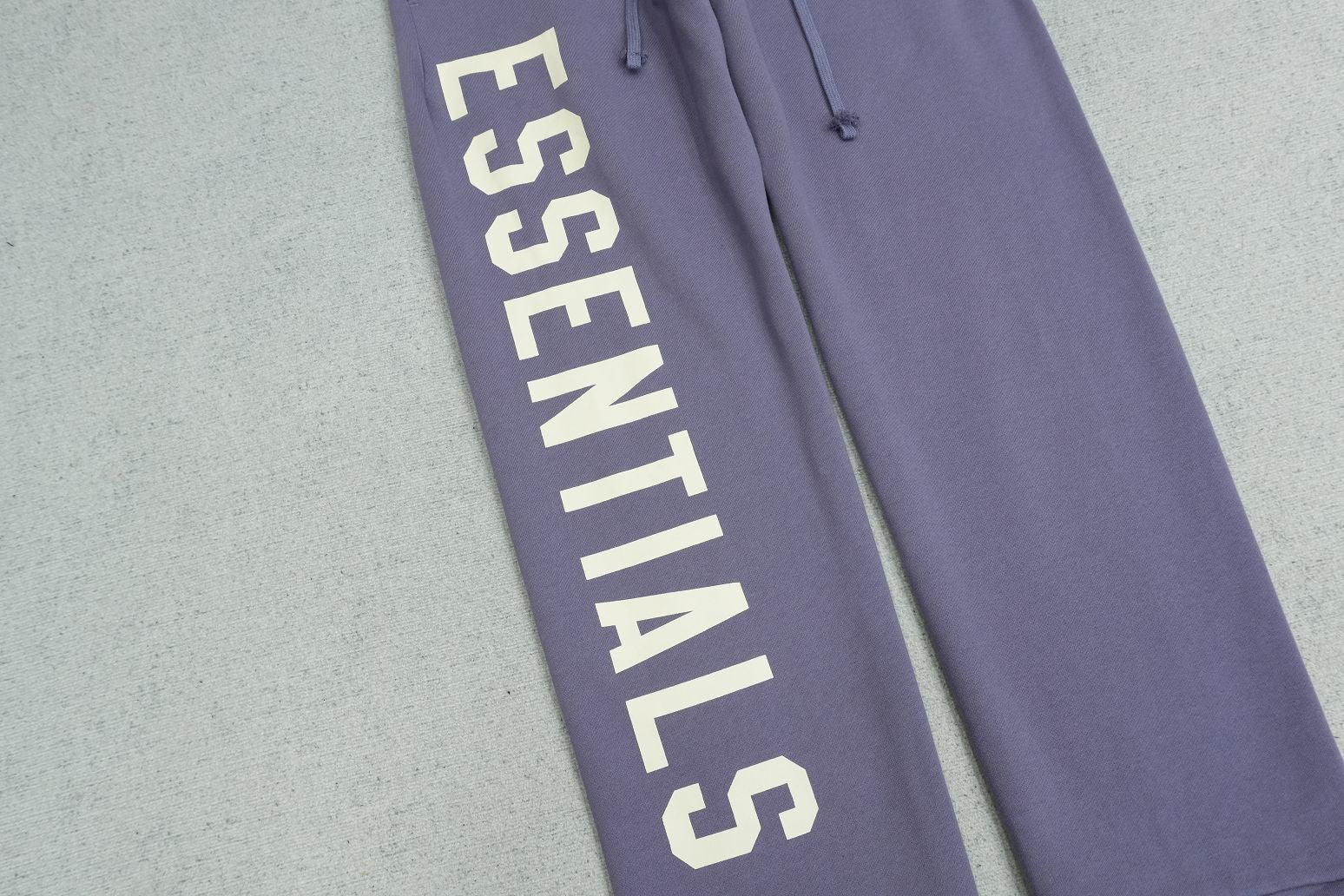 F - SWEATPANTS