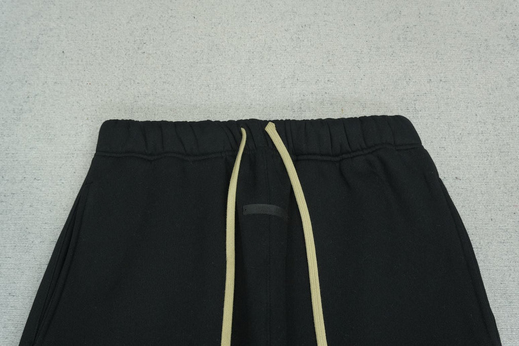 F - SWEATPANTS