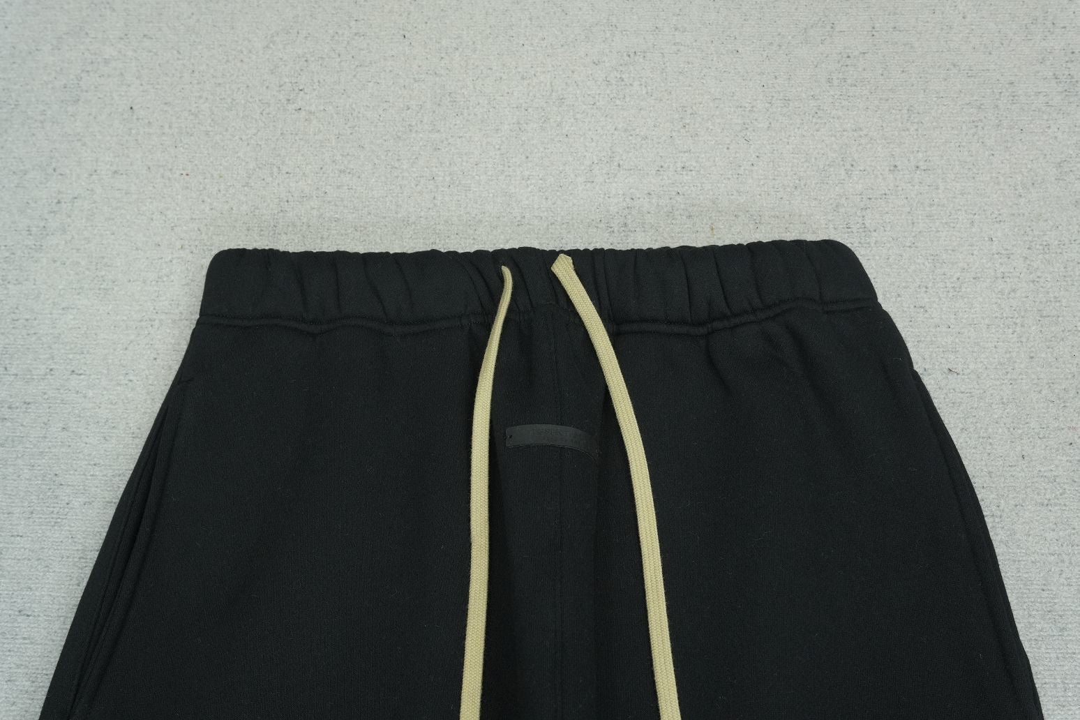F - SWEATPANTS