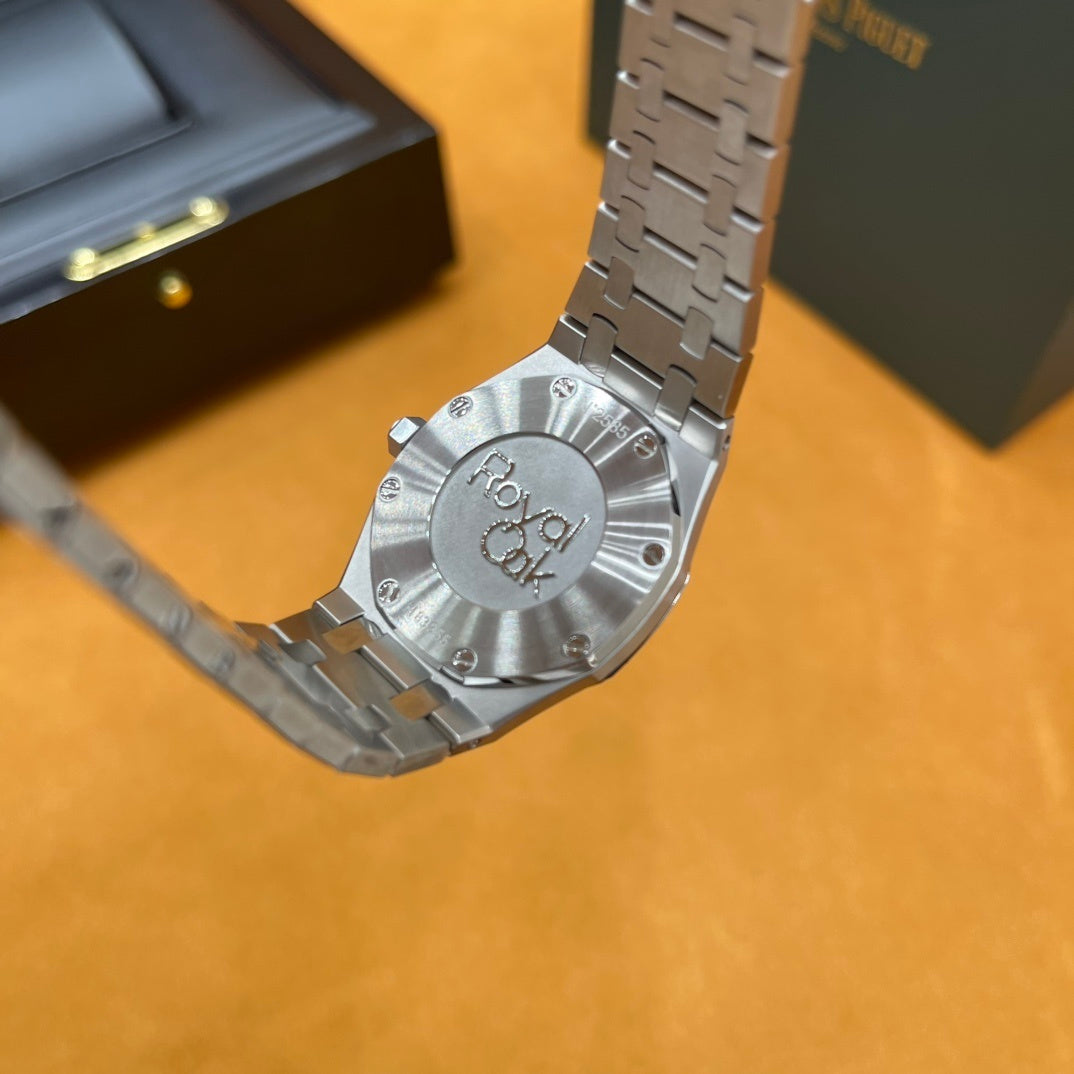 P - Watch
