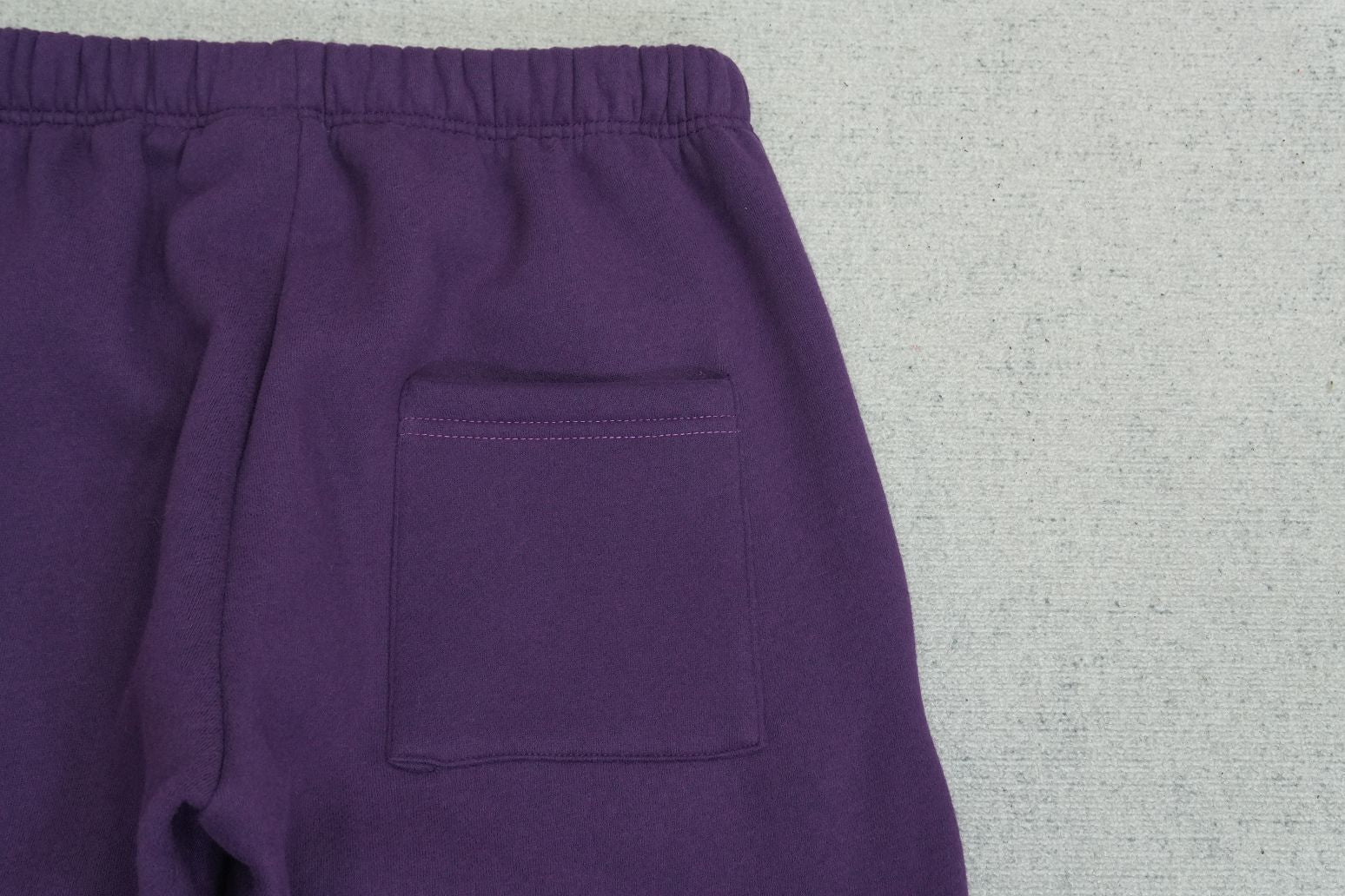 S - SWEATPANTS