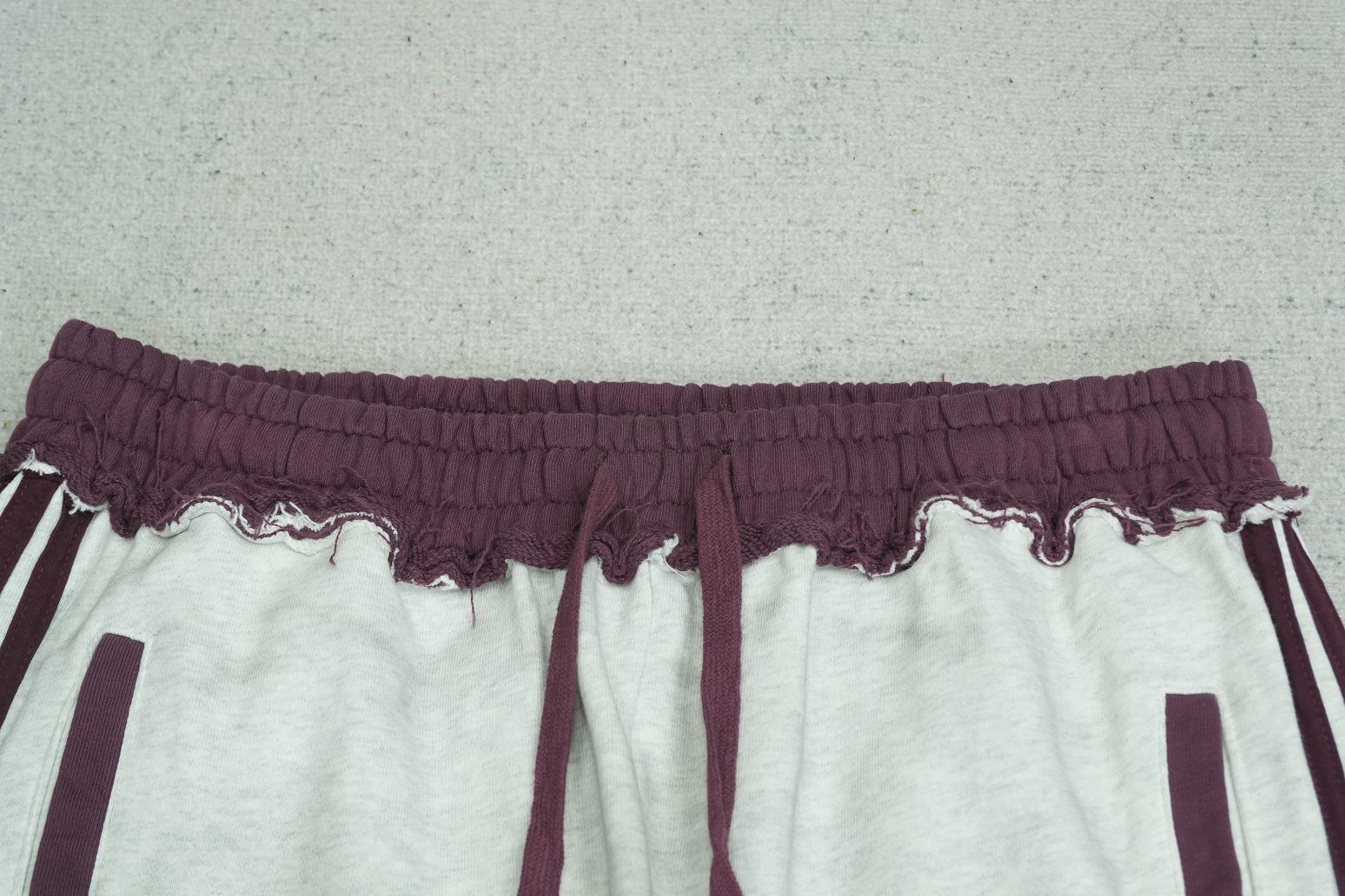 V - SWEATPANTS