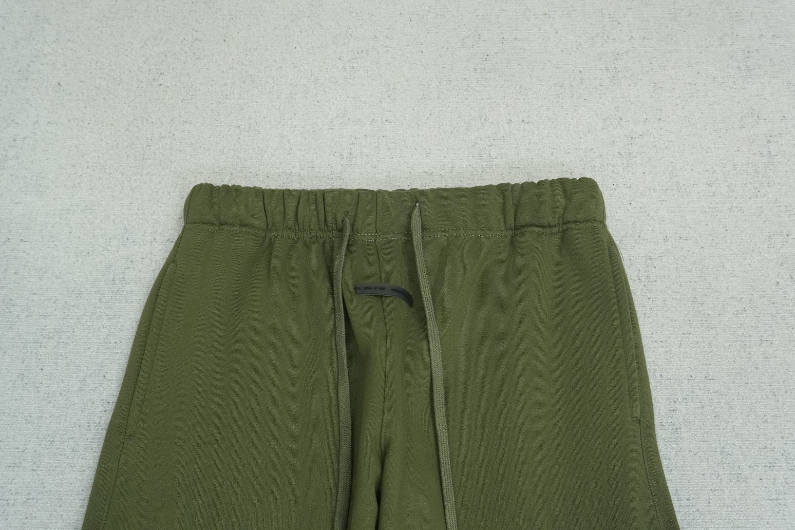 F - SWEATPANTS