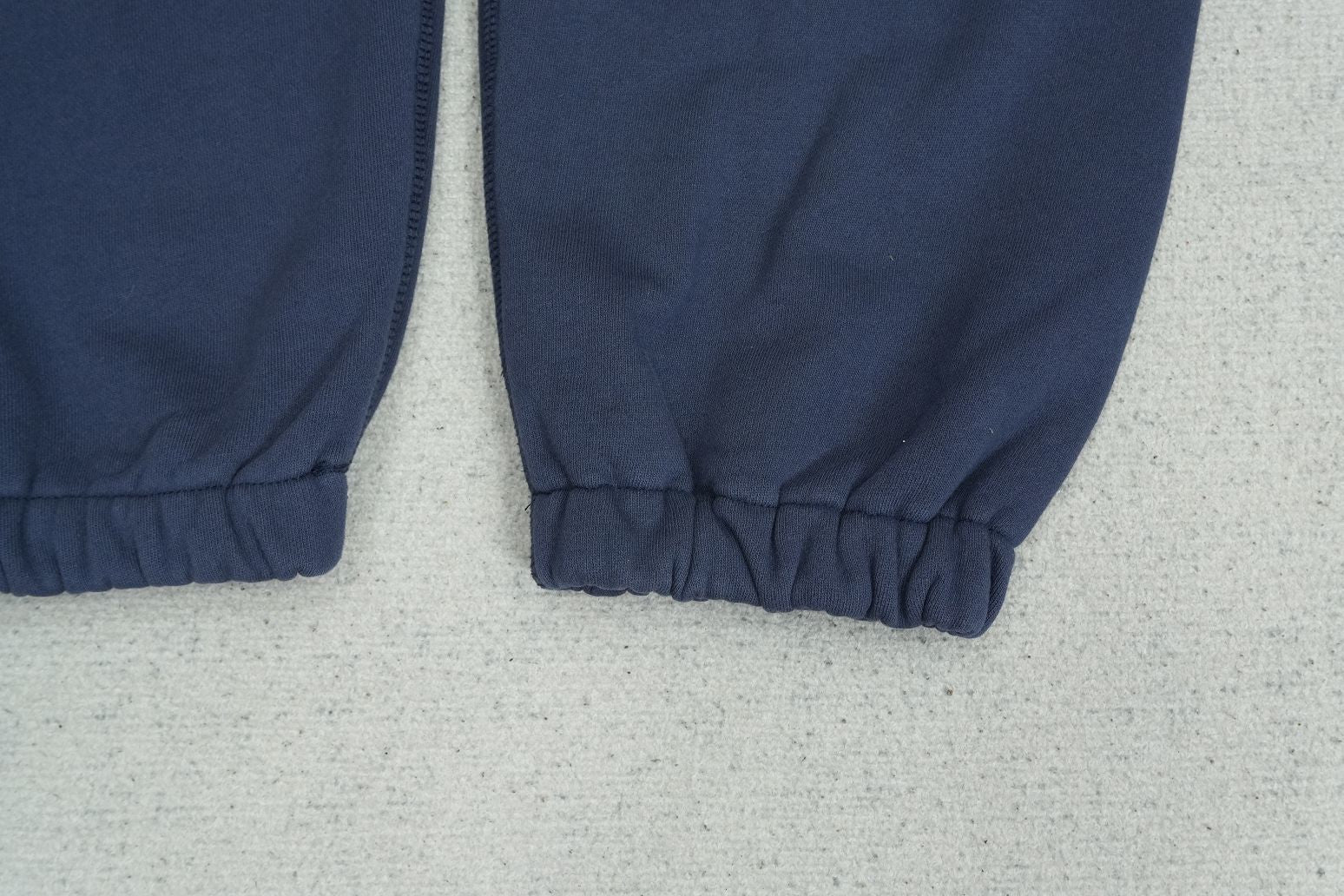 S - SWEATPANTS