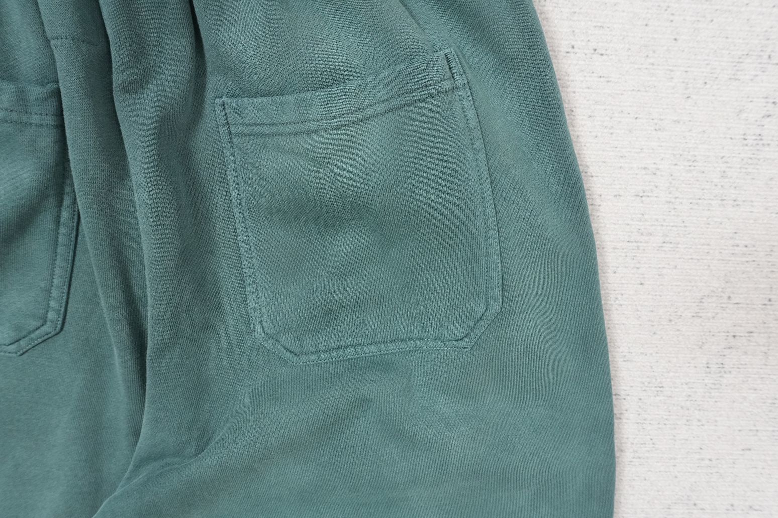 H - SWEATPANTS
