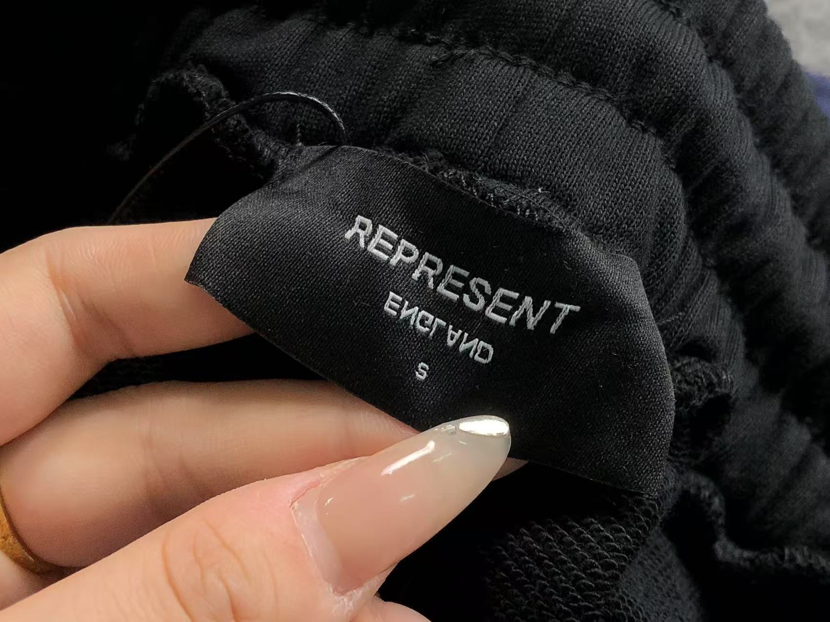 R - SHORTS