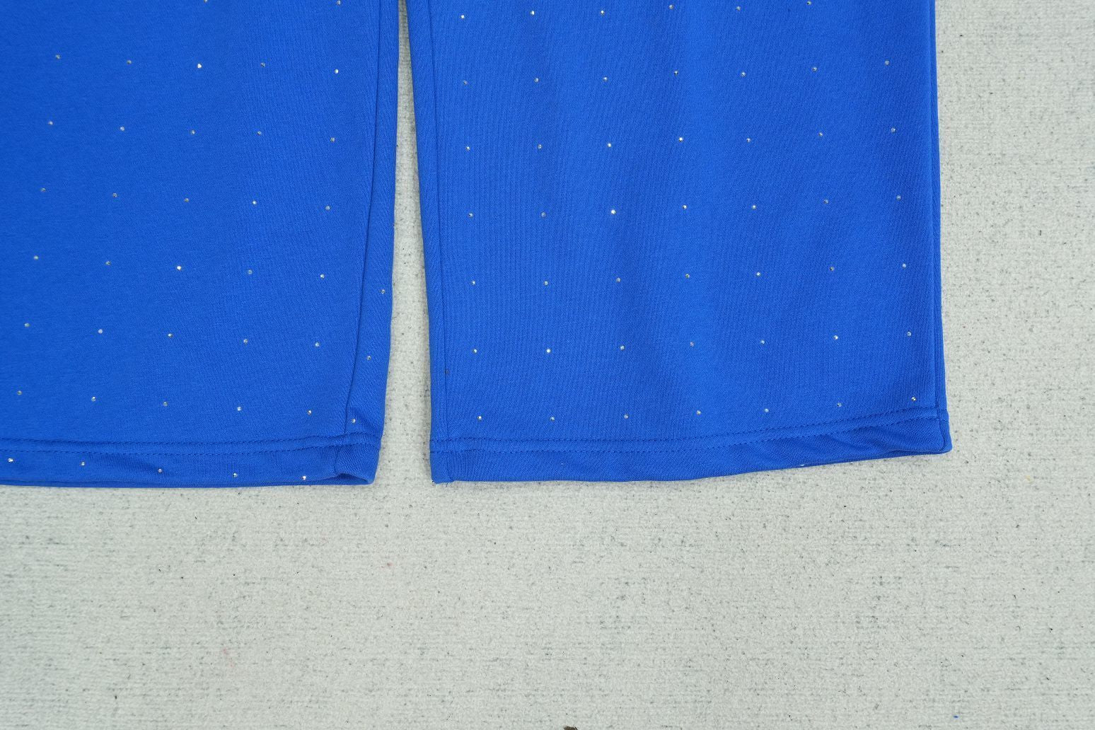 S - SWEATPANTS
