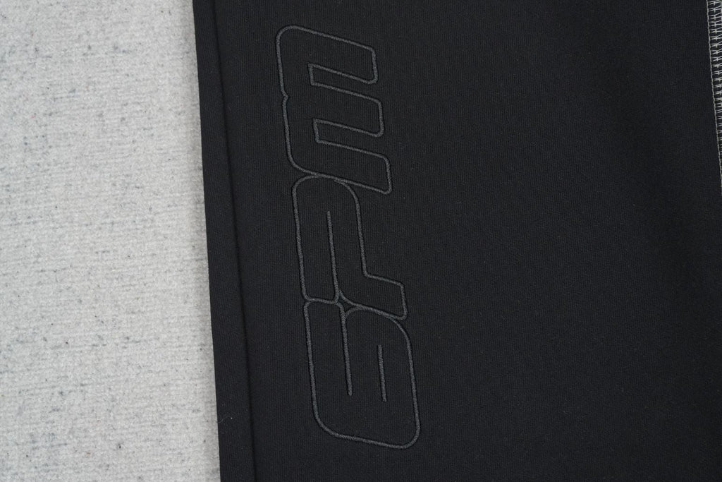 S - SWEATPANTS
