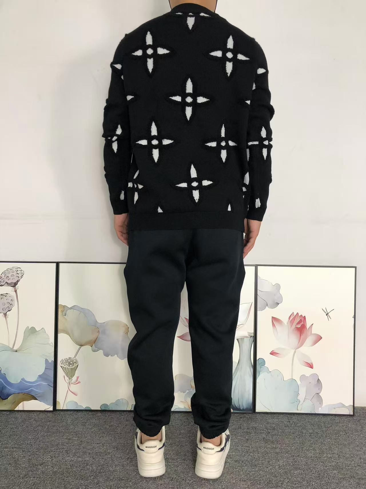 L - SWEATER