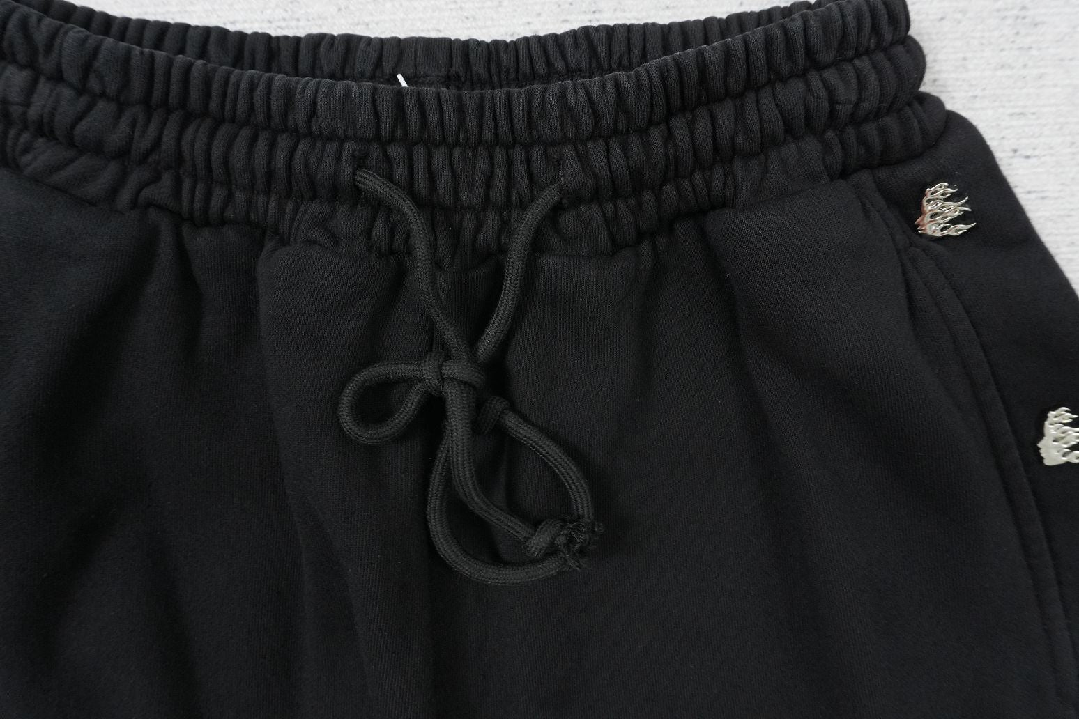 H - SWEATPANTS