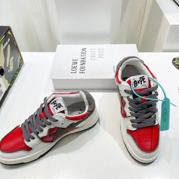 B - SNEAKERS