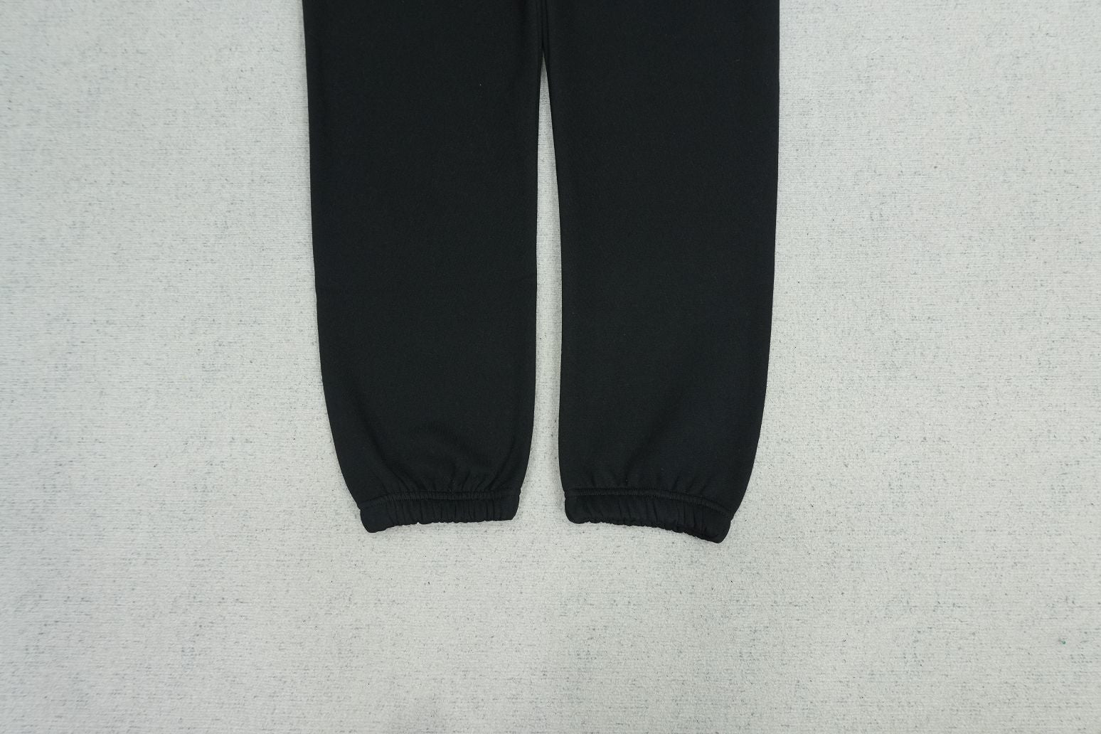 F - SWEATPANTS