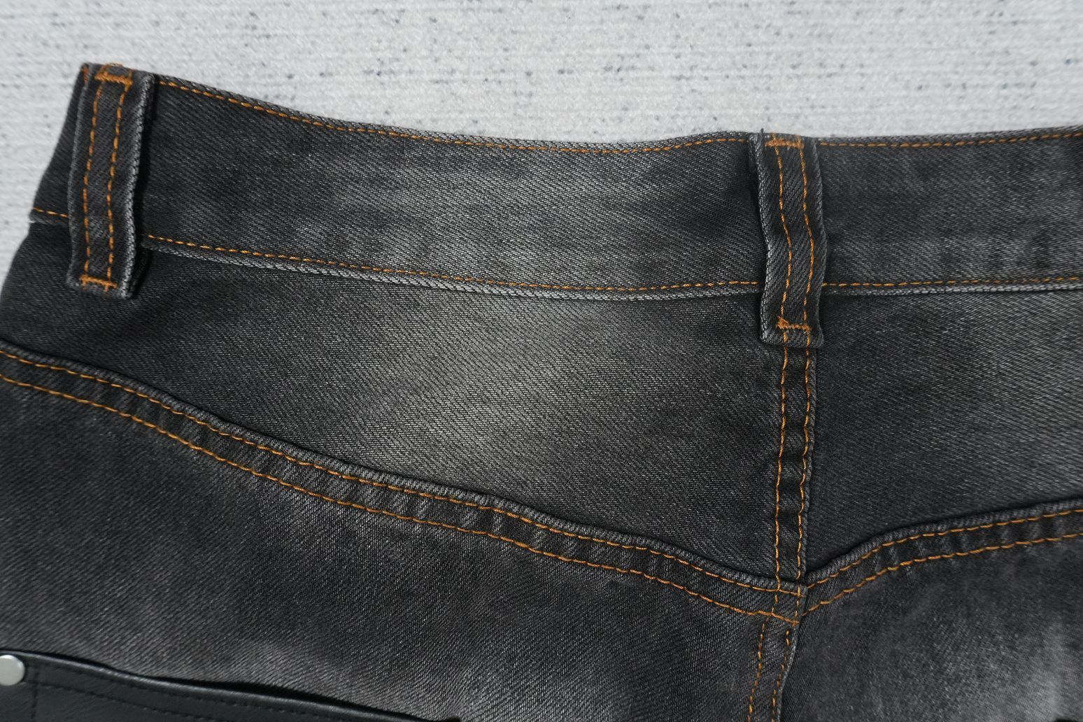 A - JEANS