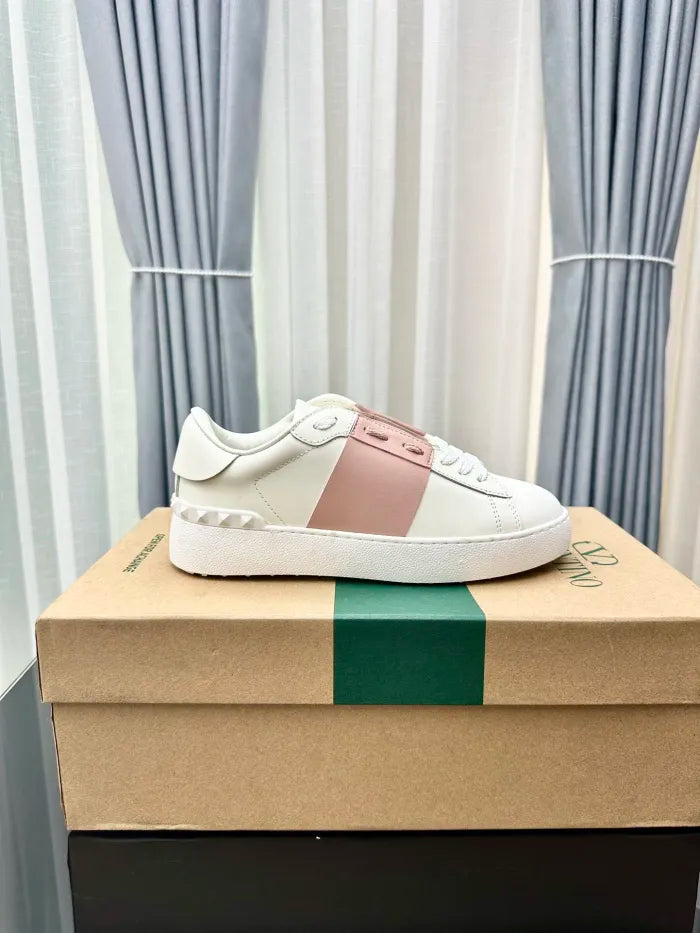 V - SNEAKERS