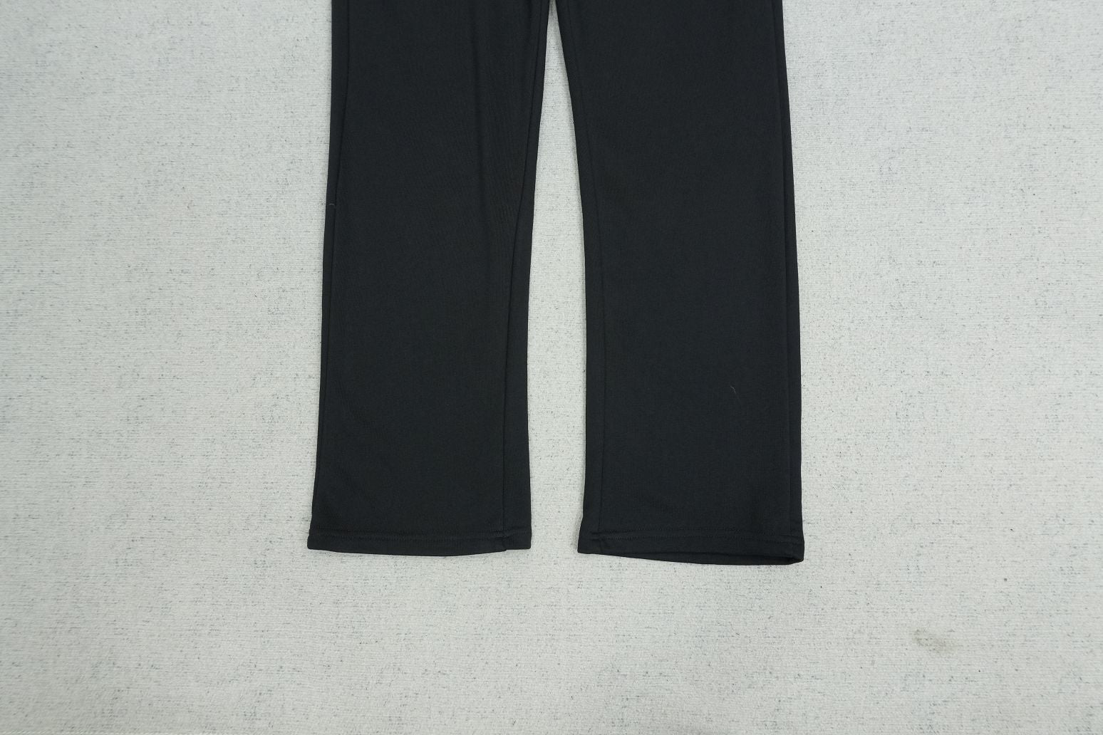 B - SWEATPANTS