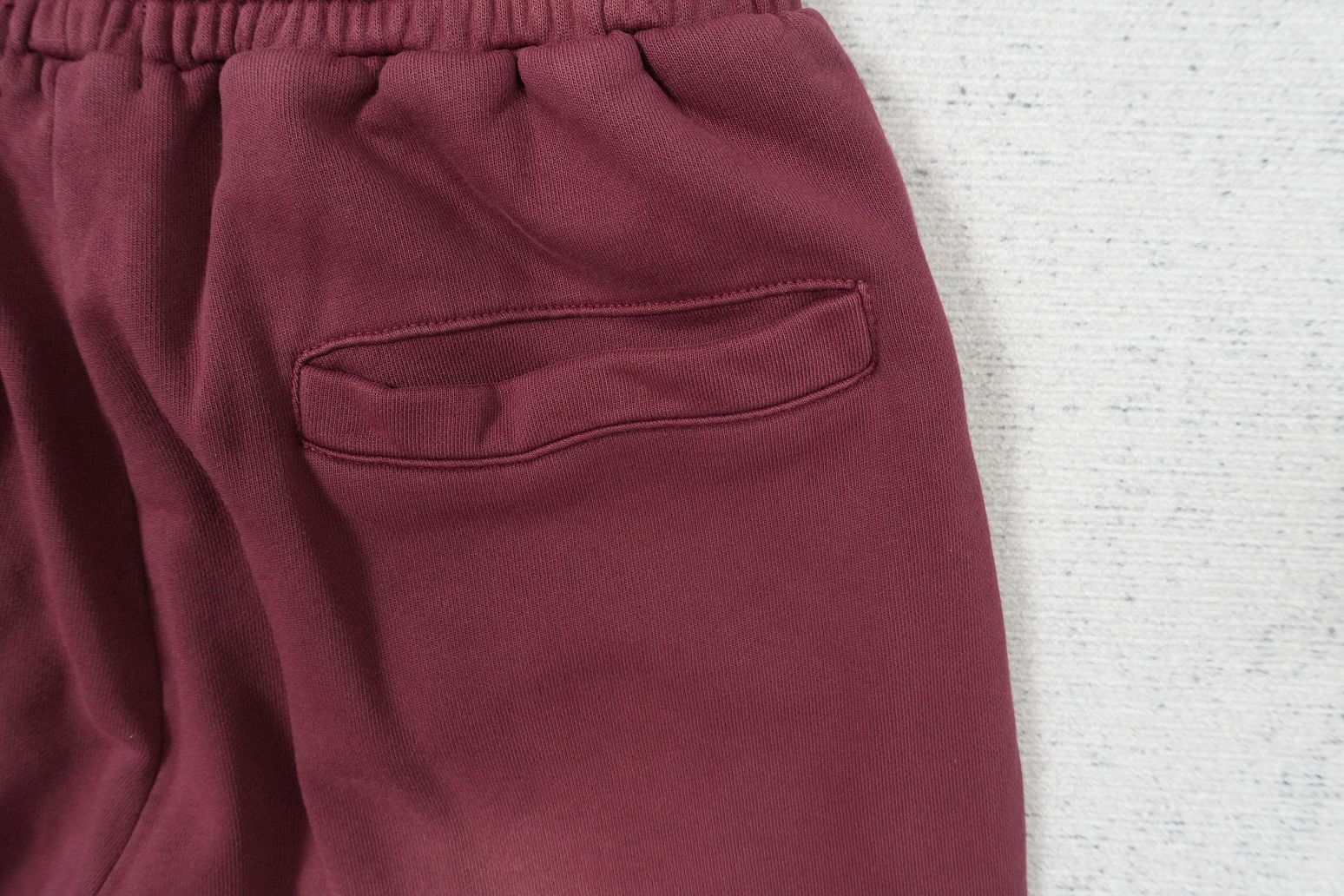L - SWEATPANTS