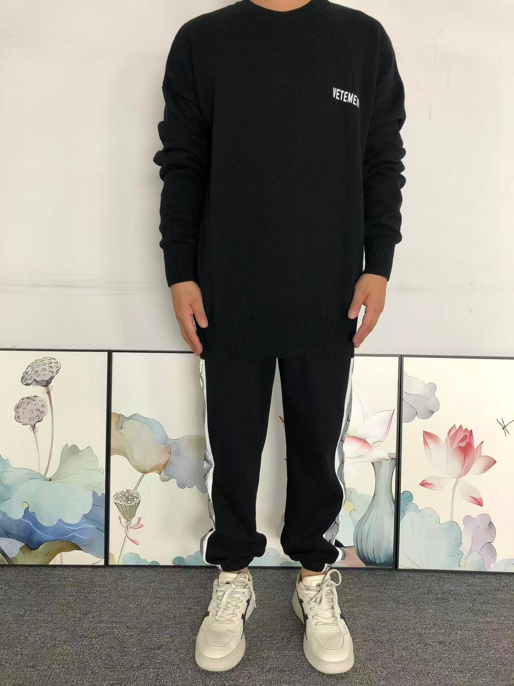 V - SWEATER