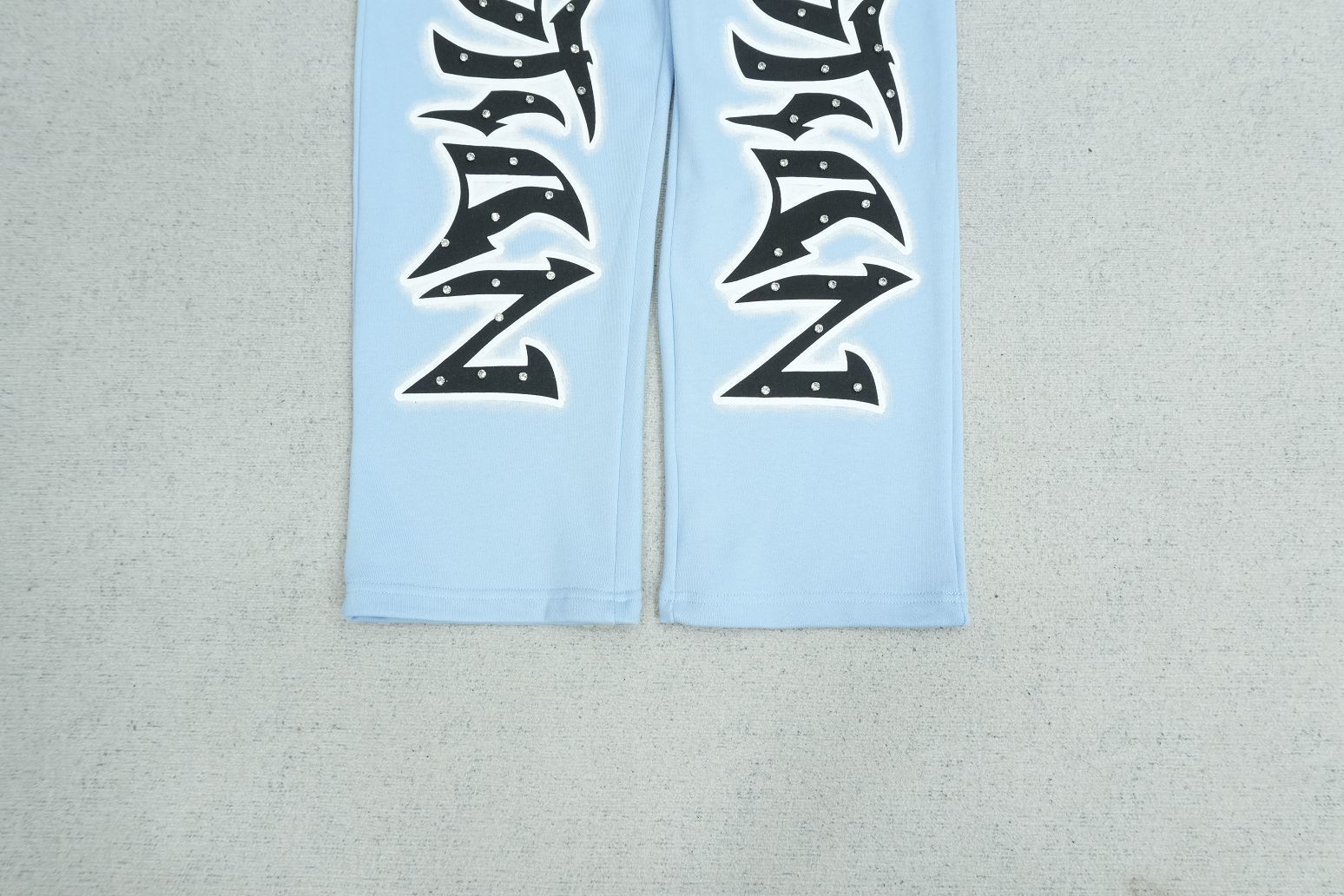 M - SWEATPANTS