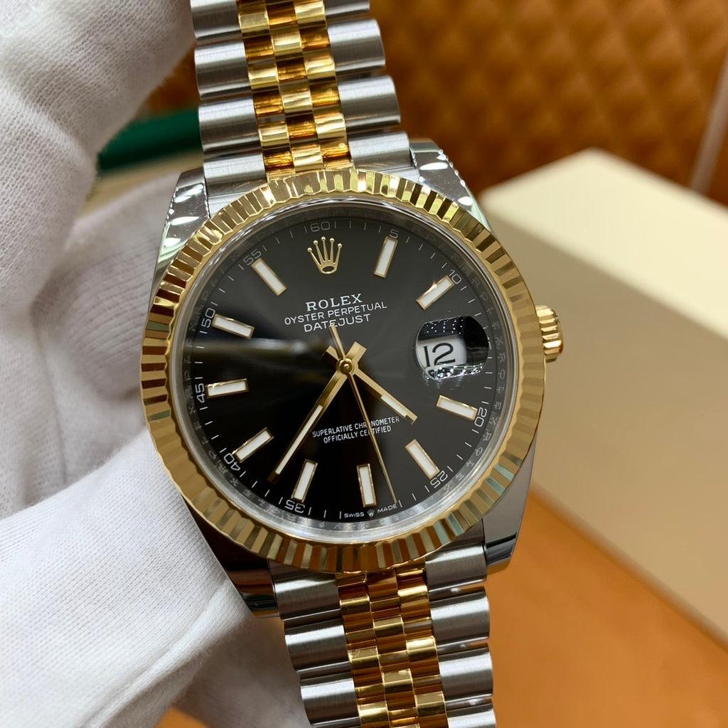 M - Watch
