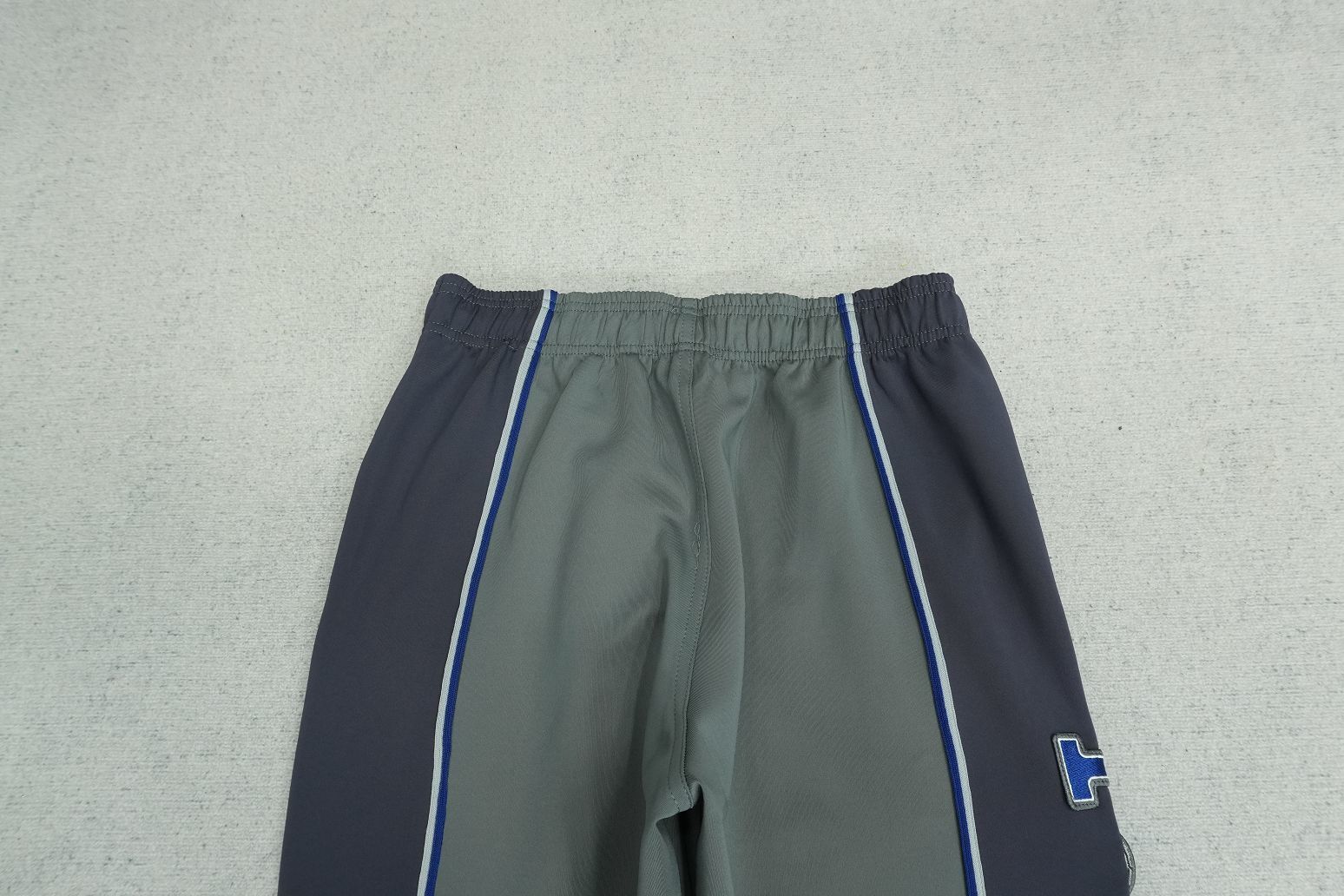 D - SWEATPANTS