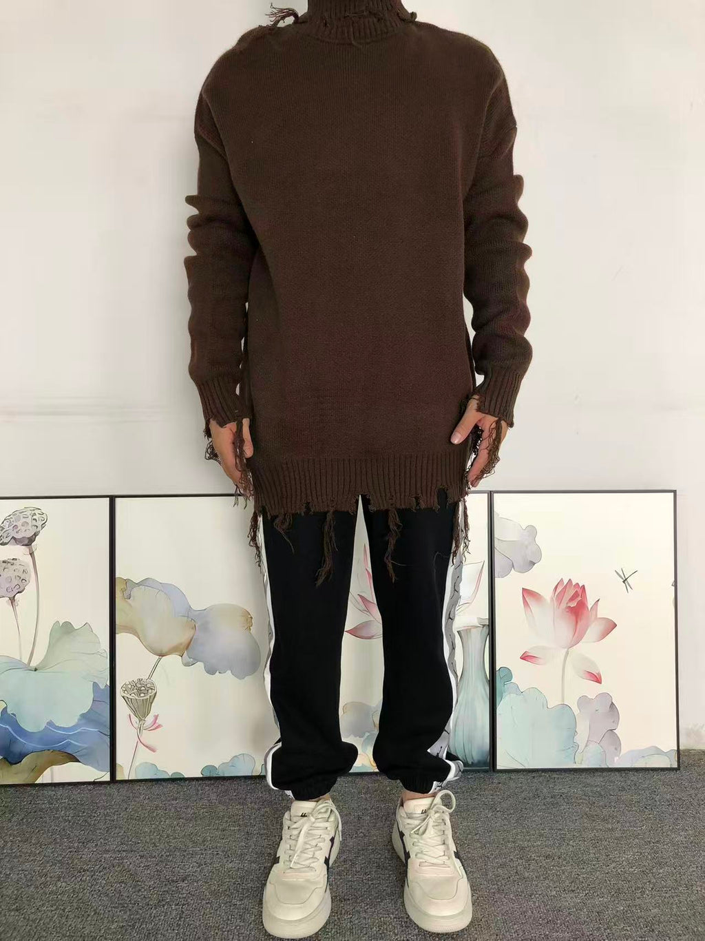 V - SWEATER