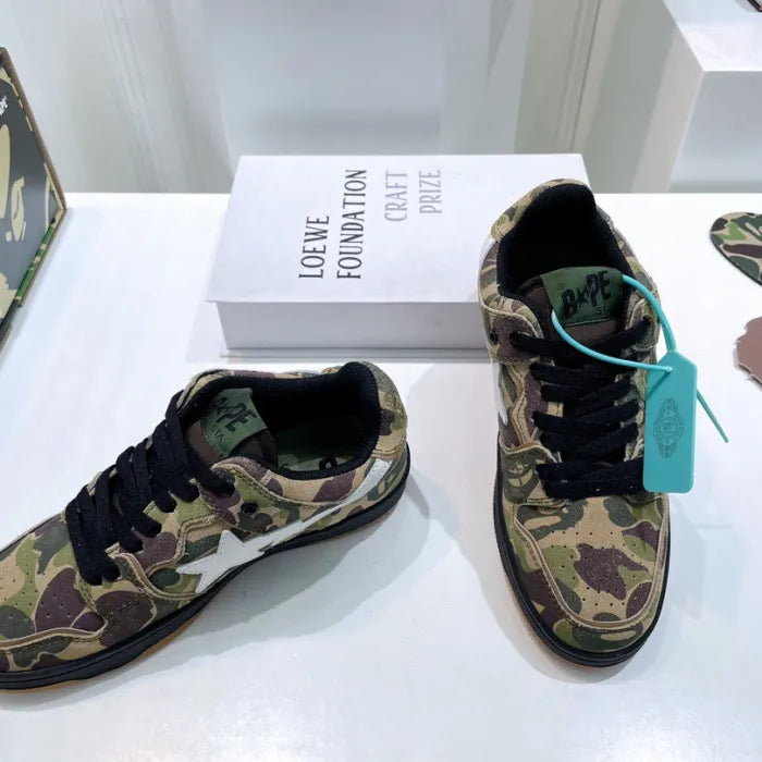 B - SNEAKERS