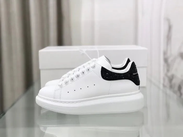 A - SNEAKERS