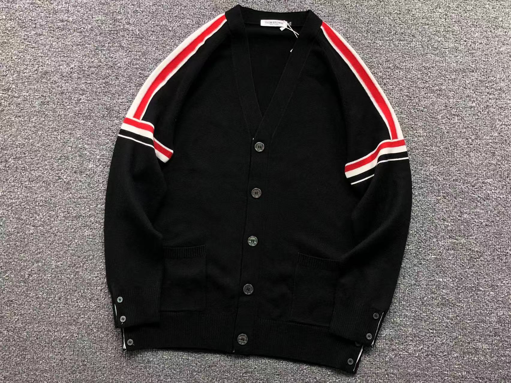 T - SWEATER