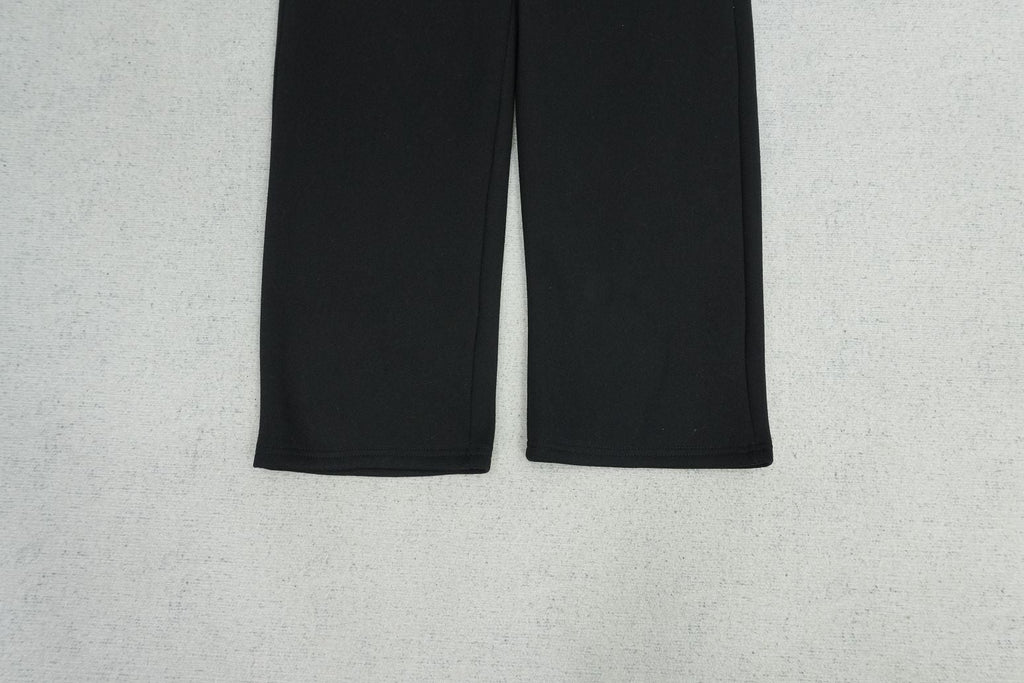 B - SWEATPANTS