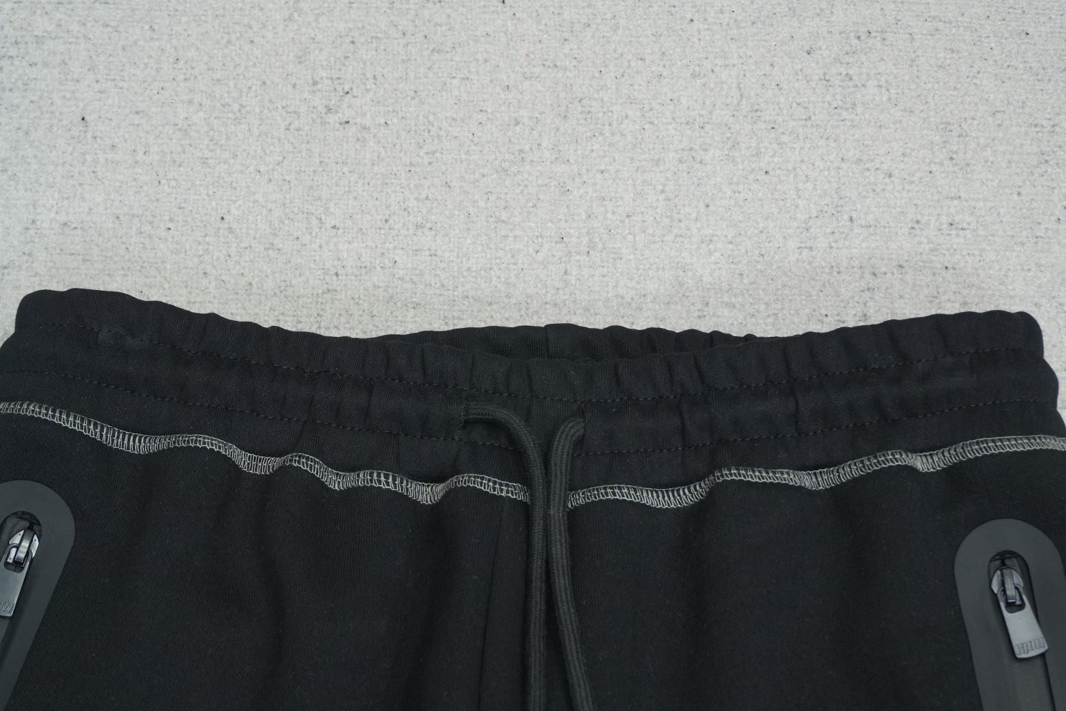 S - SWEATPANTS