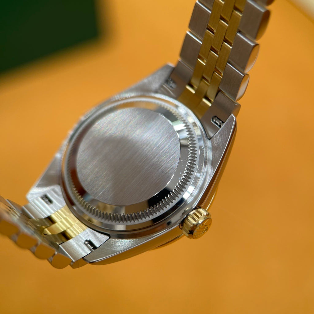 M - Watch
