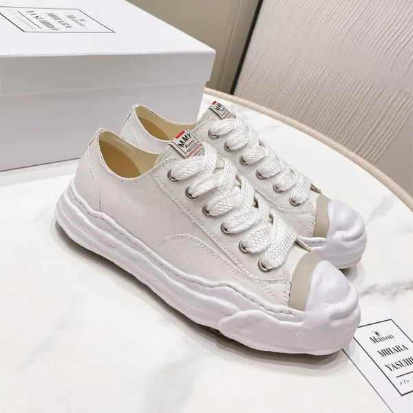 A - SNEAKERS