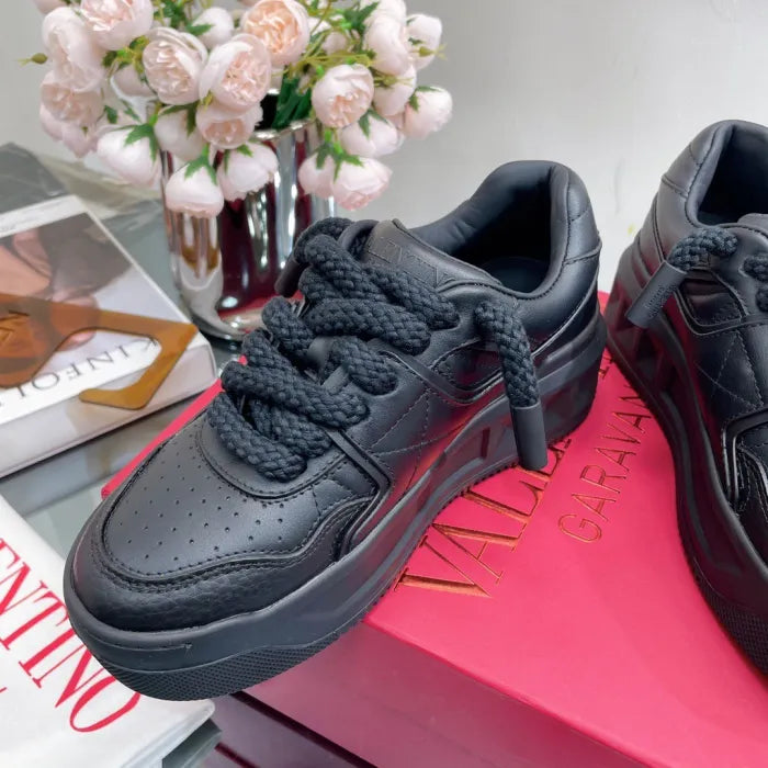 V - SNEAKERS
